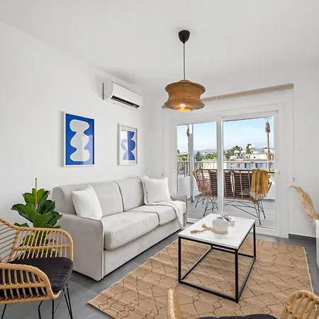 Noessa By Nomads - Walk To Tourist Area Paphos